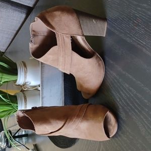 Penny loves Kenny booties 🎈4 -$5 items for $10🎈